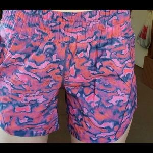 Lululemon track that mid rise 5 inch short size 4